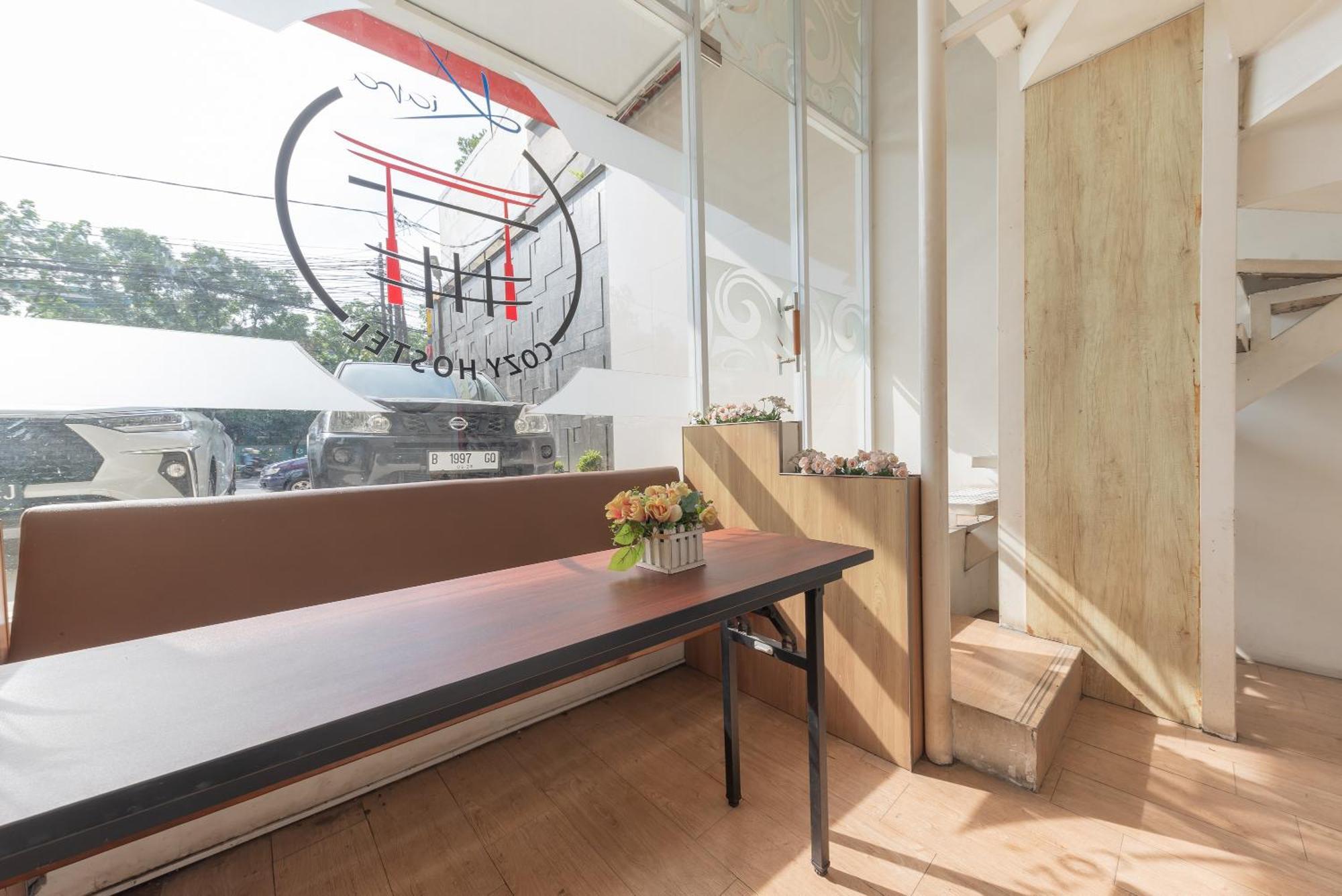 Reddoorz Hostel At Kiara Cozy Kircon Бандунг Екстериор снимка