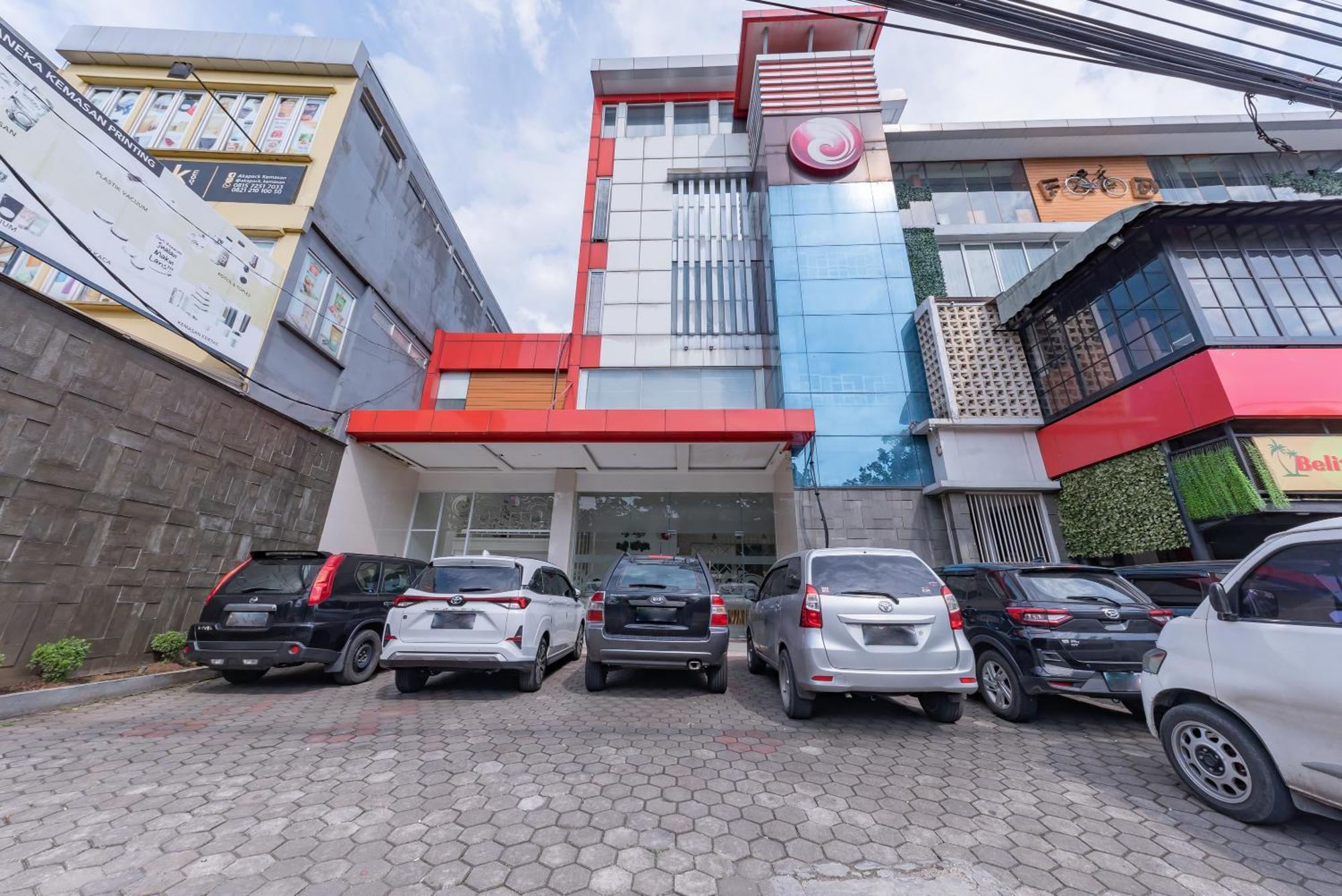 Reddoorz Hostel At Kiara Cozy Kircon Бандунг Екстериор снимка